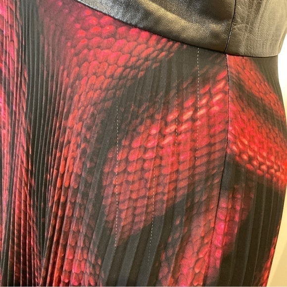 Milly Swirl Print Pleats Maxi Dress V-Neck Size 10 - Picture 15 of 16